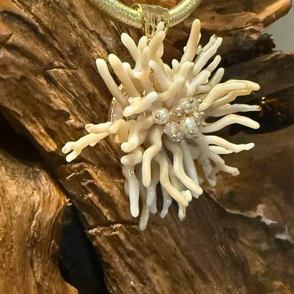 Elegant Coral Pendant Gold and Cream Necklace - Picture 3 of 5